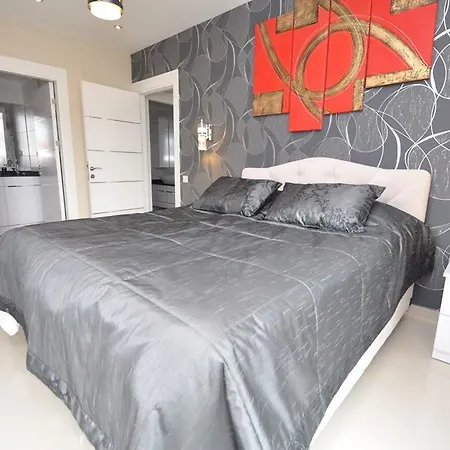 Aqua Diamond Residence