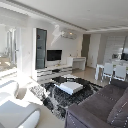 Aqua Diamond Residence